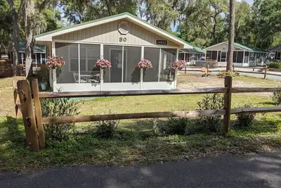 Image de Cottage resort in Ocala National forest with pool, lake for boats, hiking trails