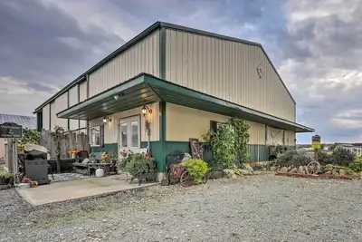 Image de Farm Living w\/ Fresh Harvest: Goshen Studio!