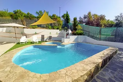 Image de Maison de vacances privée avec Wifi, climatisation, piscine privée, bain à remous, Tv, terrasse