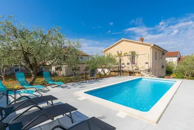 Image de Joli appartement avec piscine privée, climatisation, Wifi, Tv, terrasse et parking