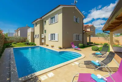 Image de Belle maison de vacances privée avec Wifi, climatisation, piscine privée, Tv, terrasse, parking