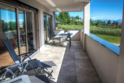 Image de \"Alpenblick 2 - Appartement de vacances\" avec vue sur montagne.