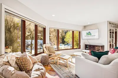 Image de Private home with hot tub on the river. Close to Vail and Beaver Creek