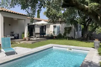 Image de Pretty modern house with swimming pool in Villeneuve les Avignon