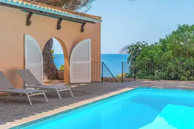 Image de Villa Lumb avec accès privé à la mer, vue sur la mer et les montagnes, piscine, A\/C, Wi-Fi et jardin