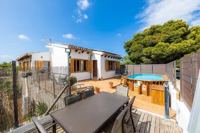 Image de Maison de vacances Villa Rosers avec Piscine, Wi-Fi, climatisation et terrasse