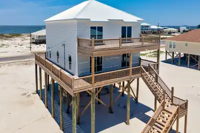 Steps away from the Gulf of Mexico Beaches!