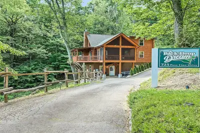 Image de A Backdrop Dream - 3br/3ba Log Home, Hot Tub, Firepit