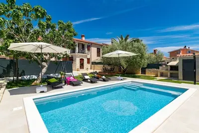 Image de Only six kilometers east of Fažana, is a typical Istrian stone house