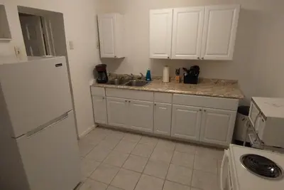 Image de The Van Zant House Annex (Skynyrd) | Queen | Full Kitchen