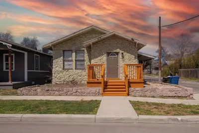 Image de Cozy 2br/1ba Near Downtown Sleeps 8