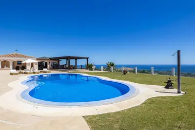 Image de Villa de luxe avec vue imprenable sur la mer, sauna, padle tennis, putting green