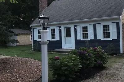 Image de Private home, sleeps 8, beautiful outdoor living, quick walk to the beach.