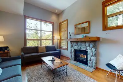 Image de 3 Bedroom plus Den / 2. 5 Bath Mountain Star Townhome, Private Hot Tub, Quiet Slope Side location