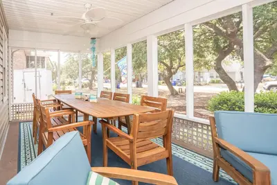 Image de 3 Br, 2ba beach home located just two blocks from the beach - Accidentally Ours