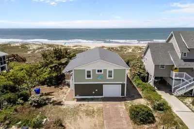 Image de Pet friendly private ocean front cottage nestled in peaceful Caswell Beach. Running Down A Dream