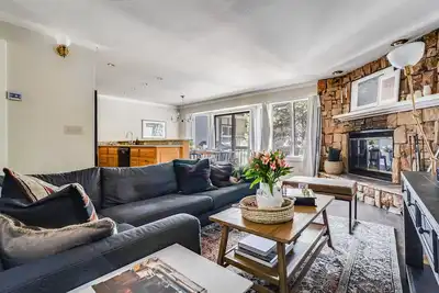 Image de Marillac by AvantStay | Gorgeous Ski Cabin w/ Balcony & Patio