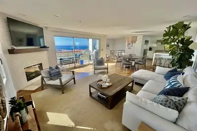 Image de Prime Manhattan Beach Location, Blocks from Beach, Panoramic View Home