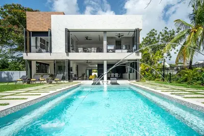 Image de Luxury Modern Beachfront Villa - Onyx