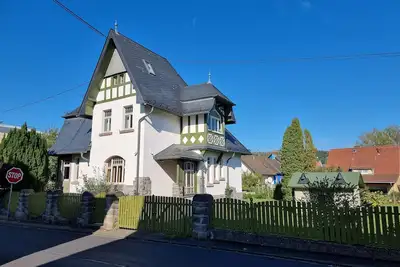 Image de 180 sqm art nouveau villa in Kannebäcker Land, good transport links to A3 and A48