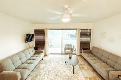 Image de Beautifully Renovated Beachfront Condo