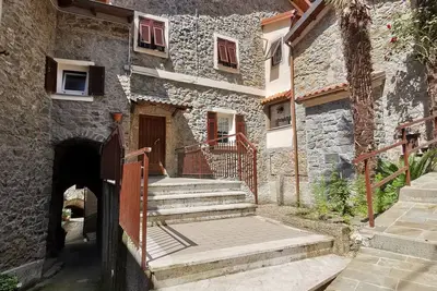 Image de Sesta Godano, a few km from 5 Terre, stone house in a medieval village.