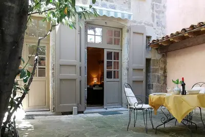 Image de Cocon au cœur du Puy-en-Velay avec cour privée et Wifi