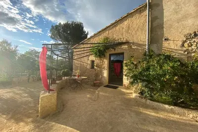 Image de \"La grange de Claudius\" gite chic avec baignade naturelle