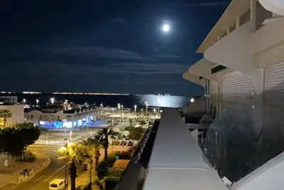 Image de Studio centre ville loggia vue port et grande terrasse vue mer plage à proximité
