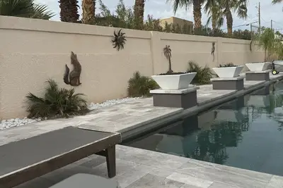 Image de New luxury pool~Hot Tub~Walk to Downtown/Cypress Park, Family Friendly