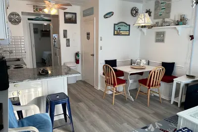 Image de Renovated Condo which  is 3 minute walk to beach and boardwalk