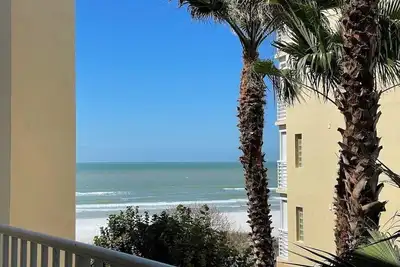 Image de Beachside Corner-Unit W/Partial Gulfview - Pool & Private Wraparound Balcony