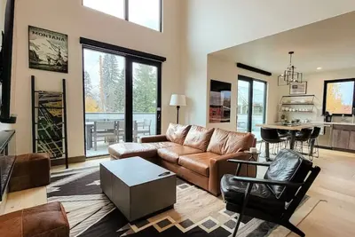 Image de Montana Gold ~ New Condo with Hot Tub!