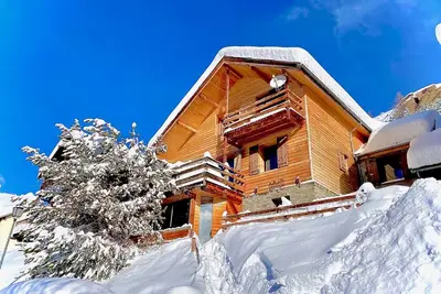 Image de Grand chalet accueillant avec jaccuzzi