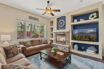 Image de Beautiful & Spacious Westside Townhouse, Sleeps 8  w/ A/C.