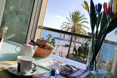 Image de Bel appartement moderne : vue mer, Menton Garavan
