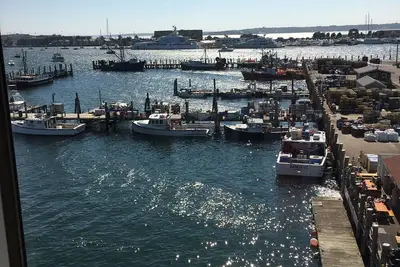 Image de One Bedroom Downtown Harborfront Suite on Long Wharf w/ jacuzzi tub Free parking