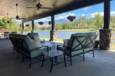 Image de Spectacular Riverfront guest house with unparalleled Salmon river & mtn views!