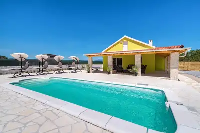 Image de Belle maison Ă Zemunik Donji avec WiFi
