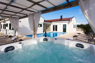 Image de Belle maison à Lovrec avec sauna