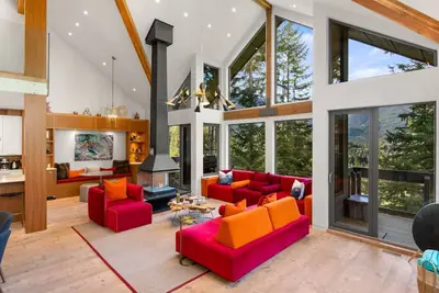 Image de Luxury townhome with hot tub close to the village!