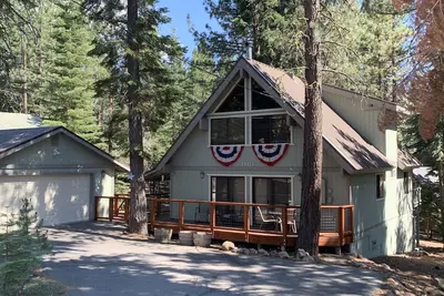Image de Knotty Pine Family Cabin (Tahoe Donner) - Dogs Welcome! ! !
