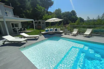 Image de Superbe villa avec piscine au calme