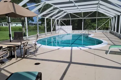 Image de Your vacation oasis, quiet neighborhood, private pool, and backyard wildlife