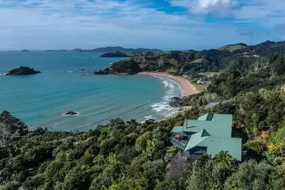 Image de Te Koha: Luxury hillside beach residence @ Te Ngaere Bay