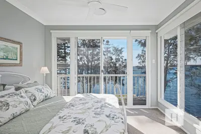 Image de The Lakehouse Retreat - Waterfront w/ Jetty!