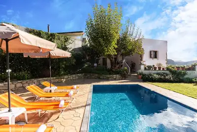 Image de Villa Antheon - Villa de trois chambres avec piscine privée