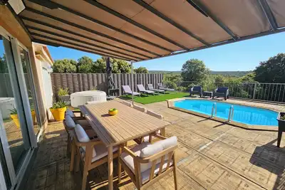 Image de Maison et cadre reposant, vue imprenable sur le Mont Ventoux (piscine + spa)