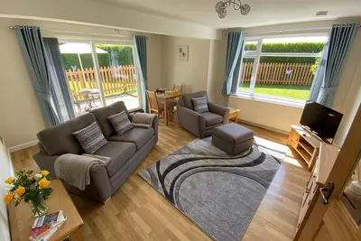 Cosy dog friendly self contained Annexe, near Cheltenham & Cotswolds