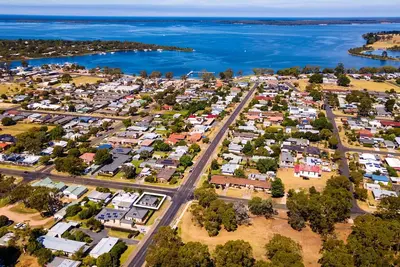 Image de Le Petite - Enjoy a glass of wine, or the short stroll down to Paynesville